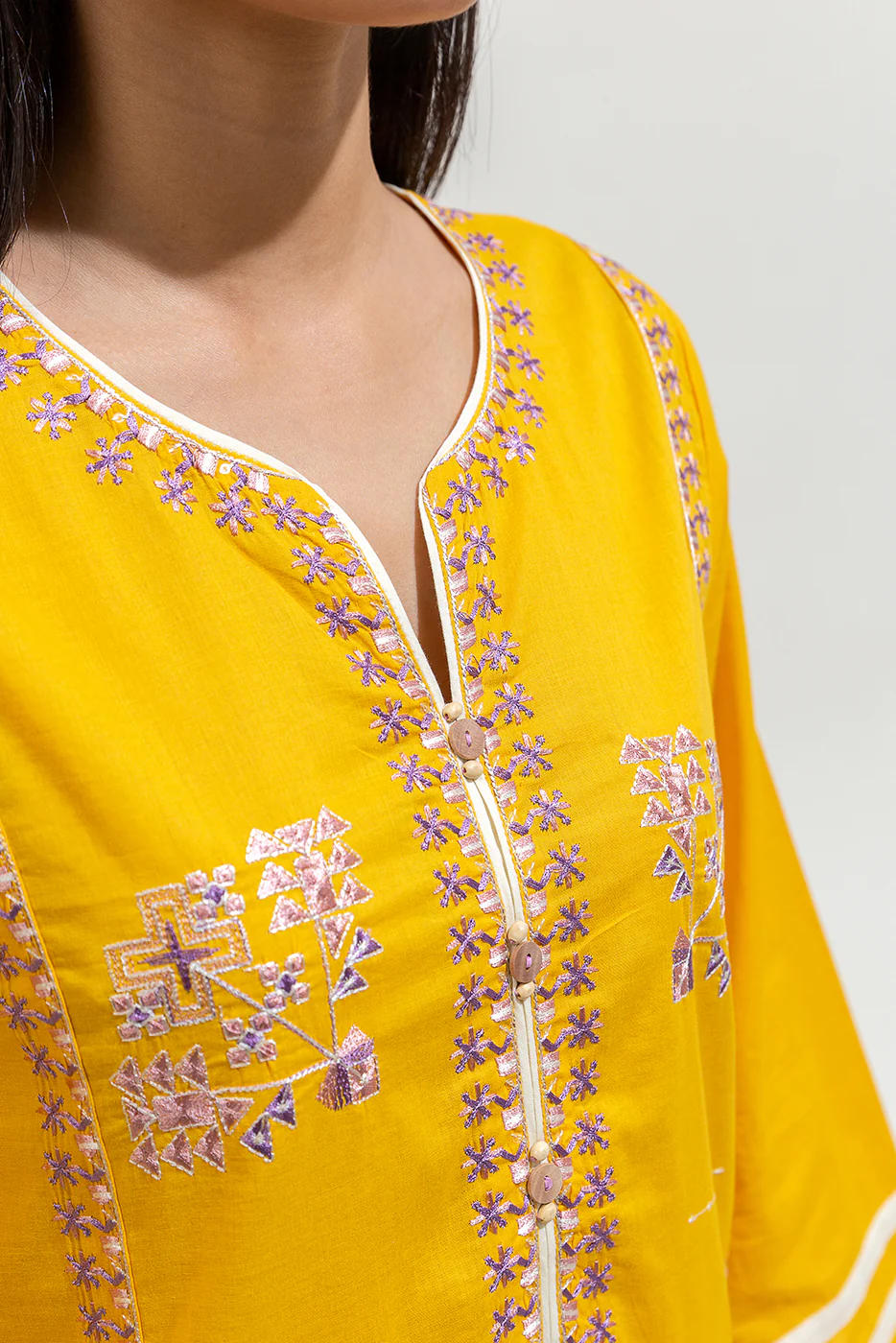 2 PIECE EMBROIDERED LAWN SUIT (PRET) - Image 5