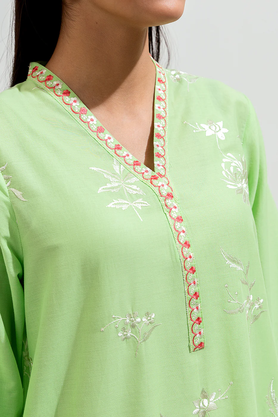 2 PIECE EMBROIDERED LAWN SUIT (PRET) - Image 5