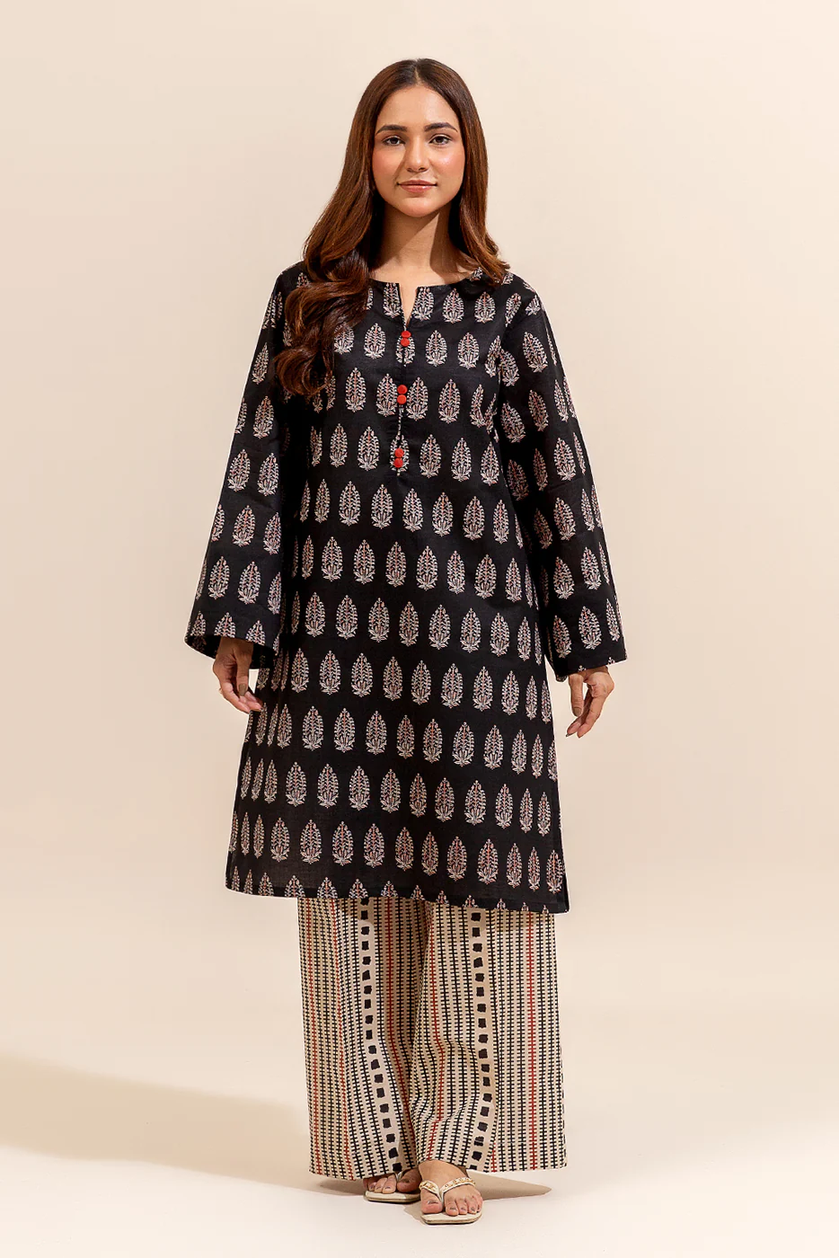 2 PIECE PRINTED LAWN SUIT-RAVEN FIELDS (UNSTITCHED) - Image 2