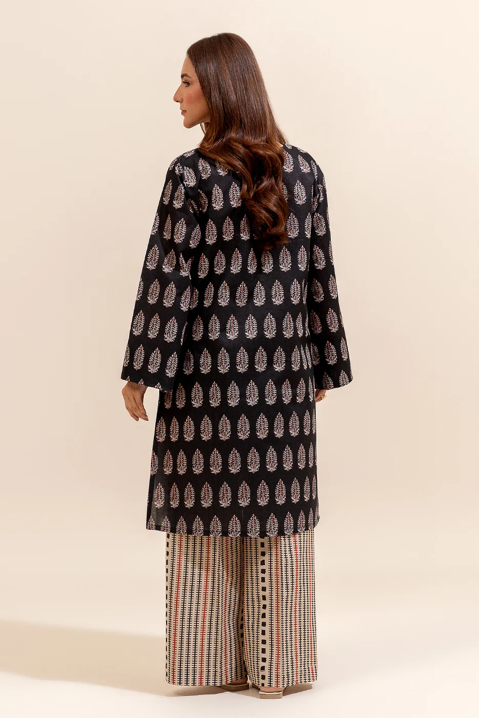2 PIECE PRINTED LAWN SUIT-RAVEN FIELDS (UNSTITCHED) - Image 3