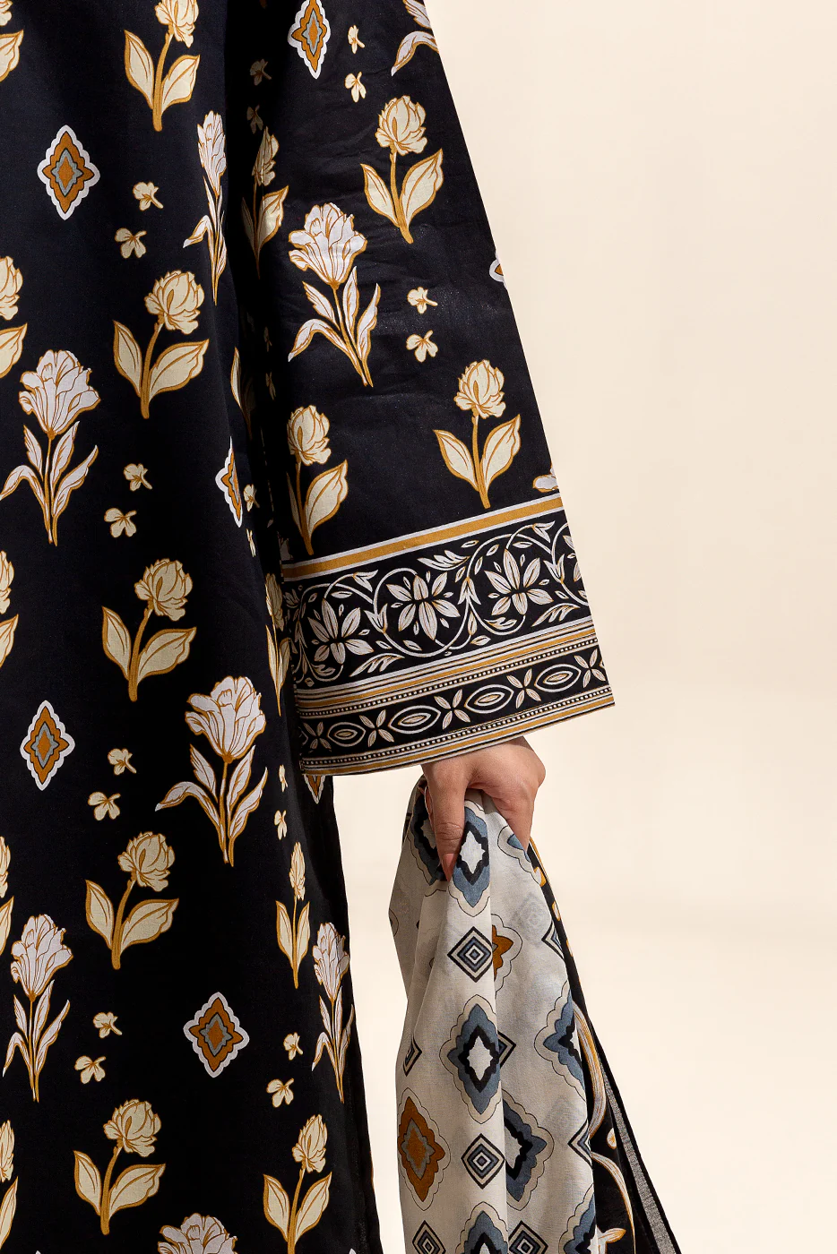 2 PIECE PRINTED LAWN SUIT-RAVEN AURA (UNSTITCHED) - Image 6