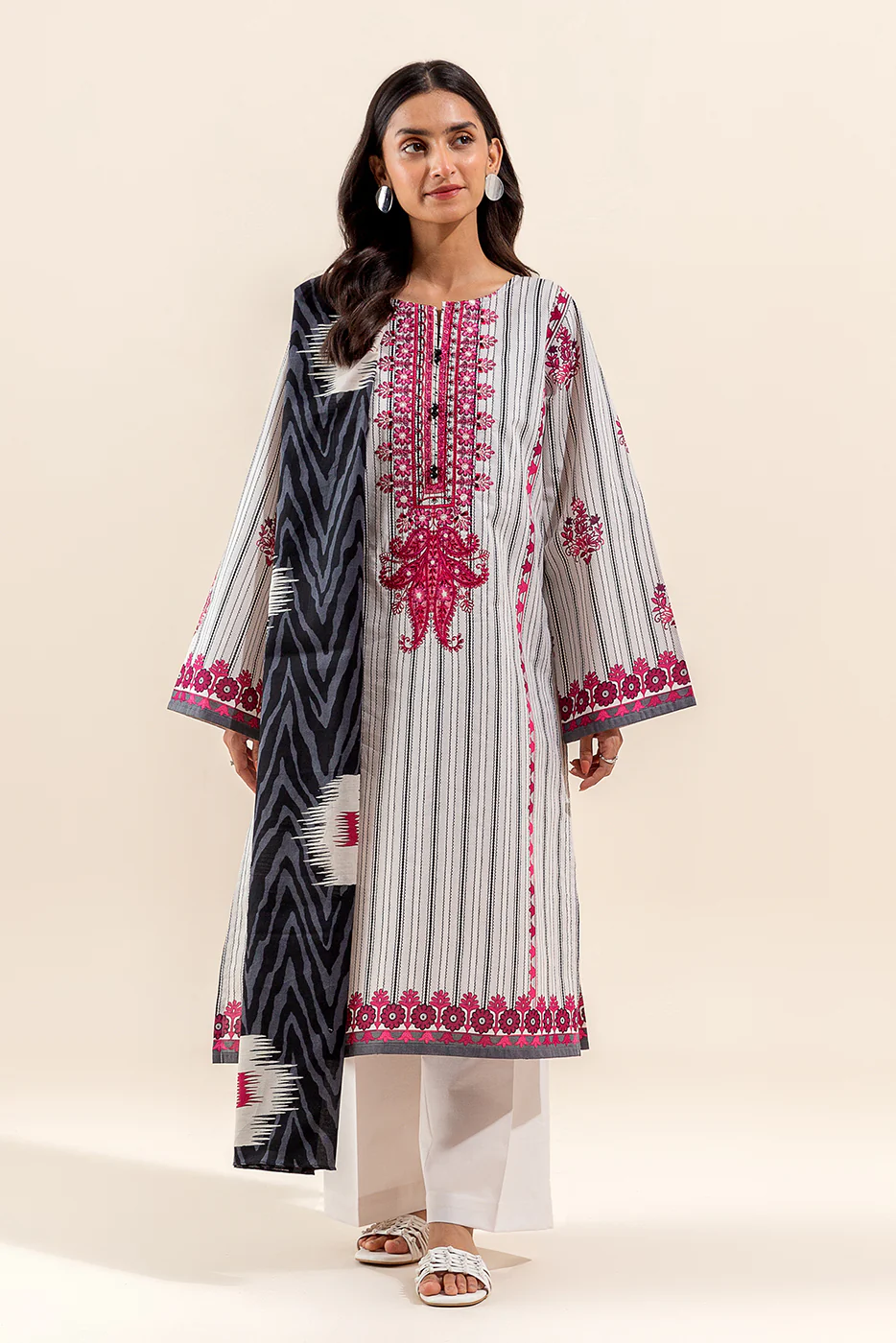 3 PIECE EMBROIDERED LAWN SUIT-SANGRIA BRUST (UNSTITCHED) - Image 2