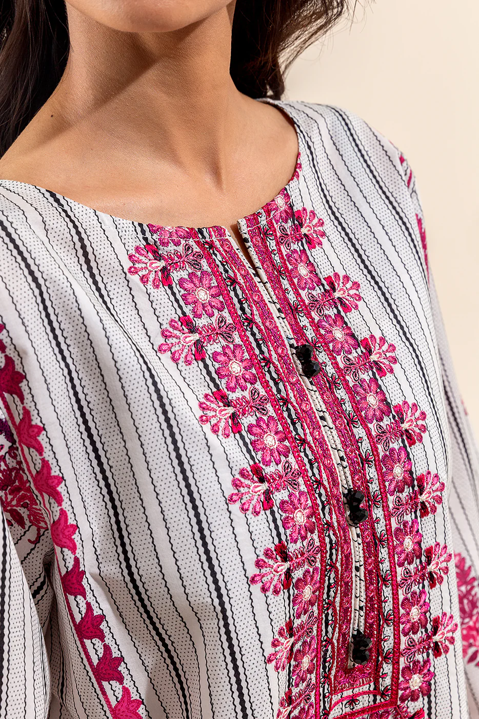 3 PIECE EMBROIDERED LAWN SUIT-SANGRIA BRUST (UNSTITCHED) - Image 5