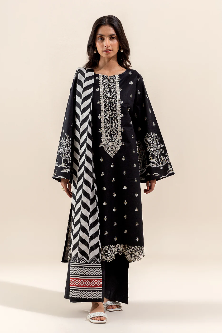 3 PIECE EMBROIDERED LAWN SUIT-SABLE SHINE (UNSTITCHED) - Image 2