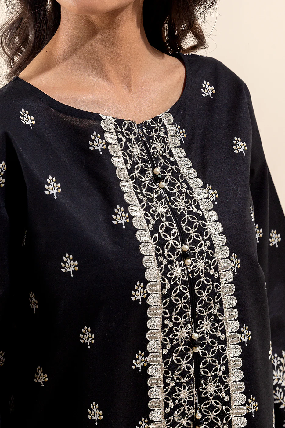 3 PIECE EMBROIDERED LAWN SUIT-SABLE SHINE (UNSTITCHED) - Image 5