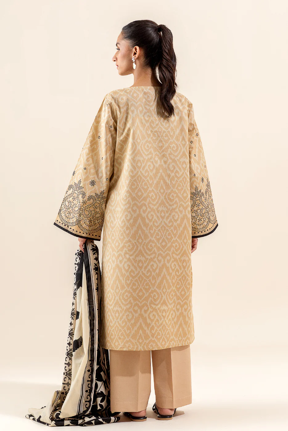 3 PIECE EMBROIDERED LAWN SUIT-ONYX PALE (UNSTITCHED) - Image 4