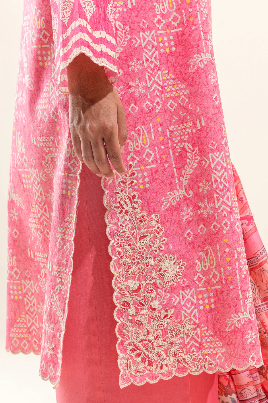 3 PIECE EMBROIDERED LAWN SUIT-ROUGE GLEAM (UNSTITCHED) - Image 6