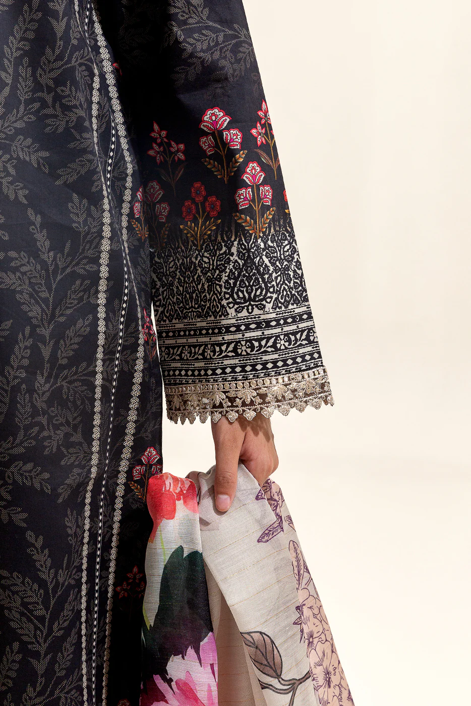 3 PIECE EMBROIDERED LAWN SUIT-ANCHOR CRAFT (UNSTITCHED) - Image 6