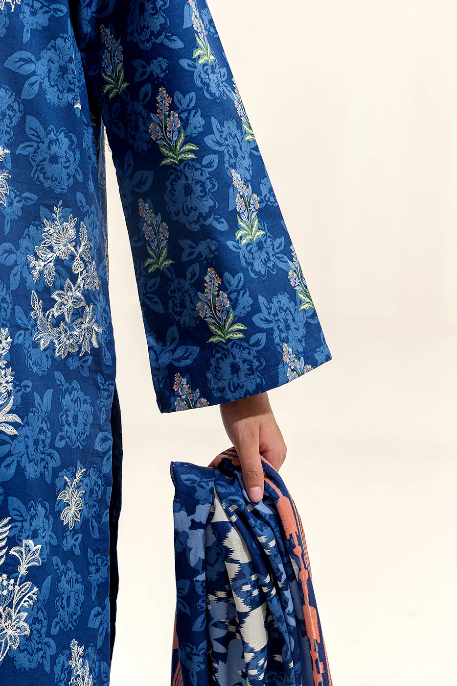 3 PIECE EMBROIDERED LAWN SUIT-TWILLIGHT BLOOM (UNSTITCHED) - Image 6