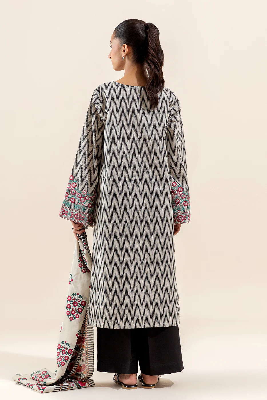 3 PIECE EMBROIDERED LAWN SUIT-IKAT MESH (UNSTITCHED) - Image 4