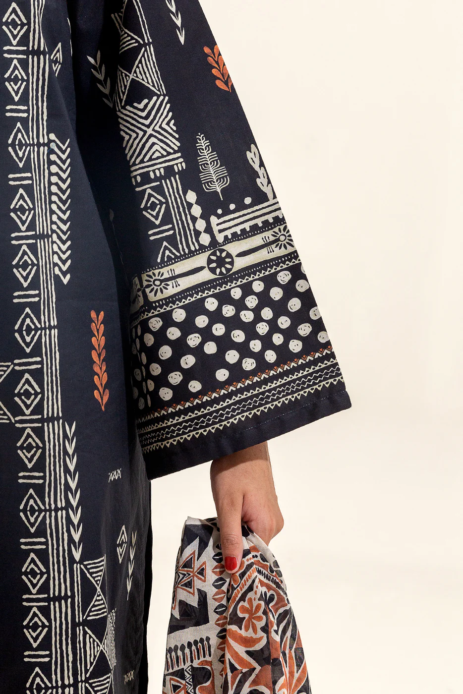 3 PIECE PRINTED LAWN SUIT-RAVEN GILD (UNSTITCHED) - Image 6