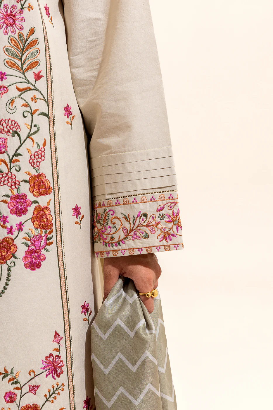 3 PIECE EMBROIDERED LAWN SUIT-CREWEL BLOOM (UNSTITCHED) - Image 6