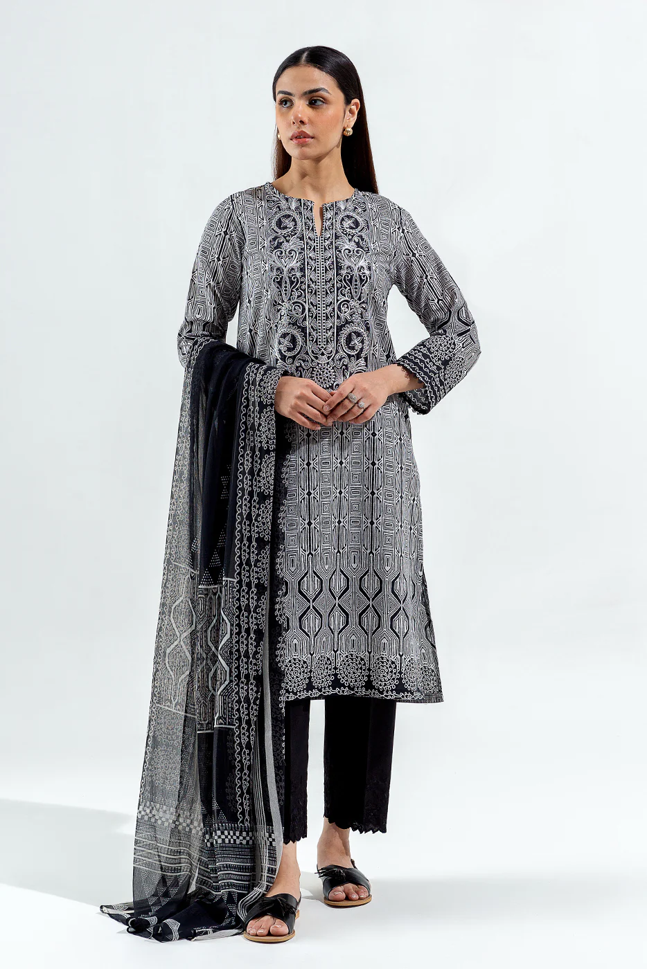 2 PIECE EMBROIDERED CAMBRIC SUIT (PRET) - Image 3