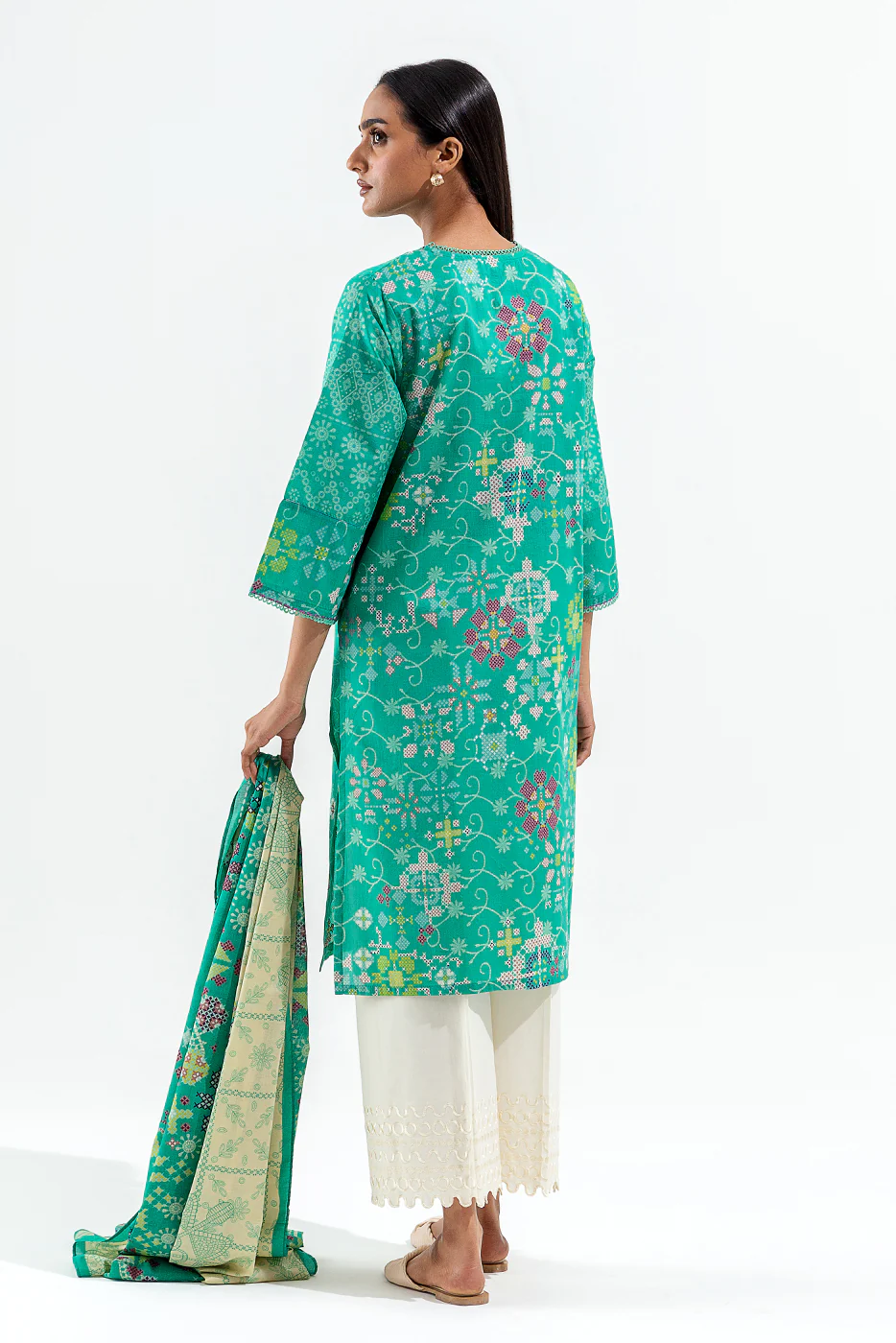 2 PIECE EMBROIDERED LAWN  SUIT (PRET) - Image 4