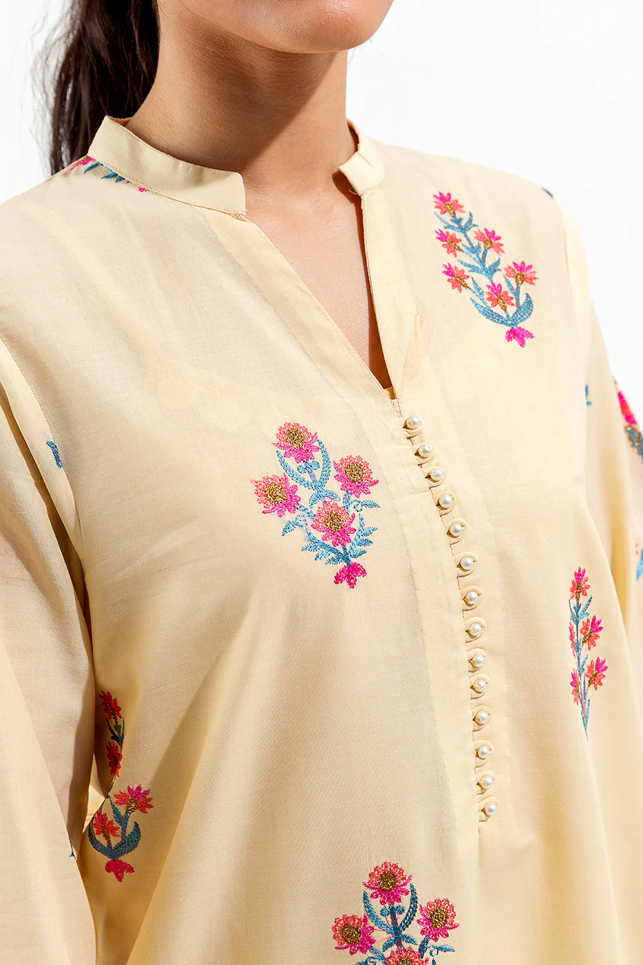 2 PIECE EMBROIDERED LAWN  SUIT (PRET) - Image 4