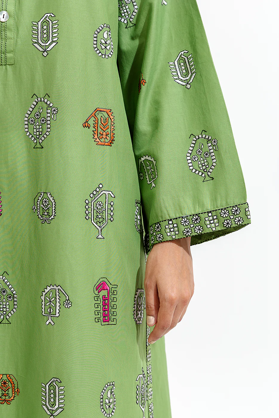 EMBROIDERED LAWN SHIRT (PRET) - Image 3