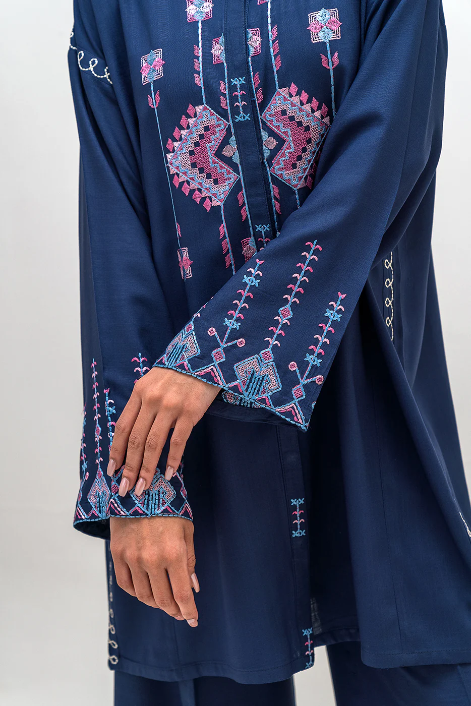 2 PIECE EMBROIDERED VISCOSE SUIT (PRET) - Image 5