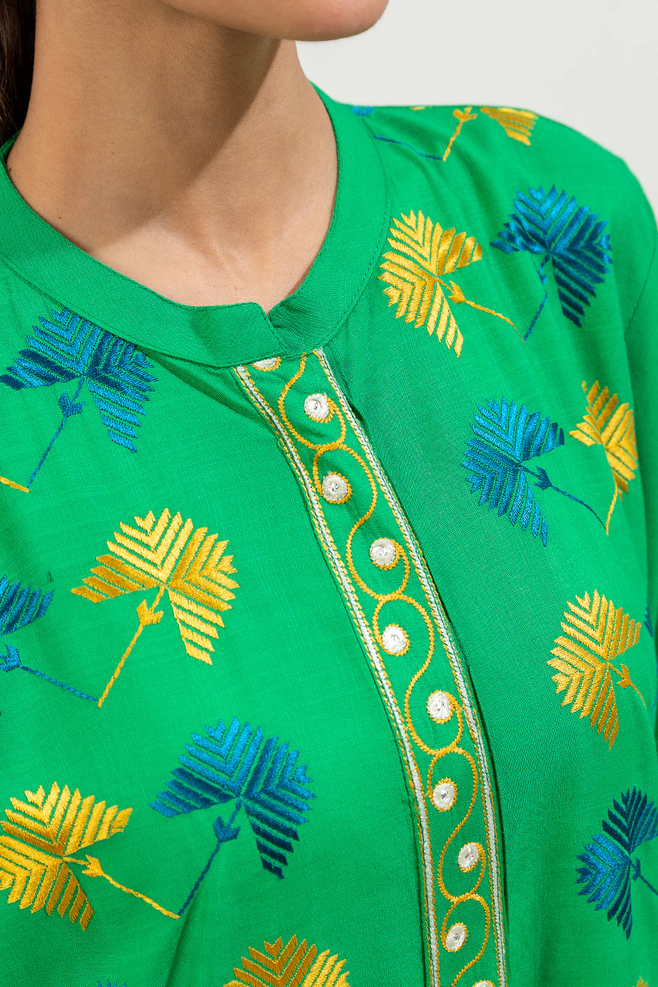 2 PIECE EMBROIDERED VISCOSE SUIT (PRET) - Image 4