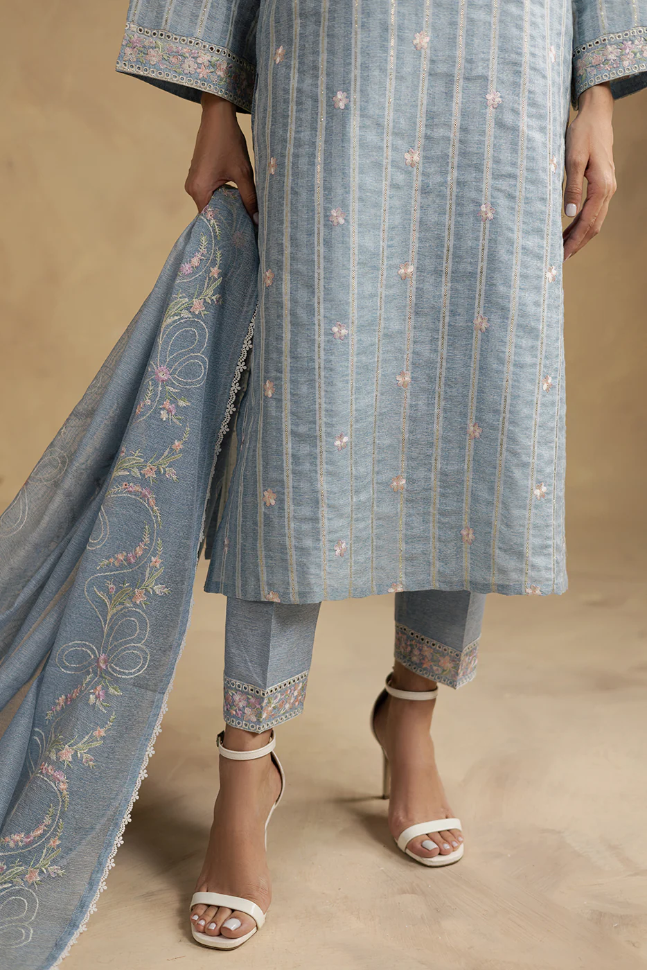 3 PIECE EMBROIDERED JACQUARD SUIT (LUXURY-PRET) - Image 3