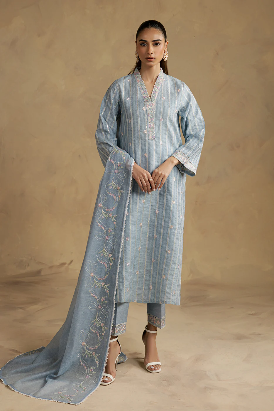 3 PIECE EMBROIDERED JACQUARD SUIT (LUXURY-PRET) - Image 4