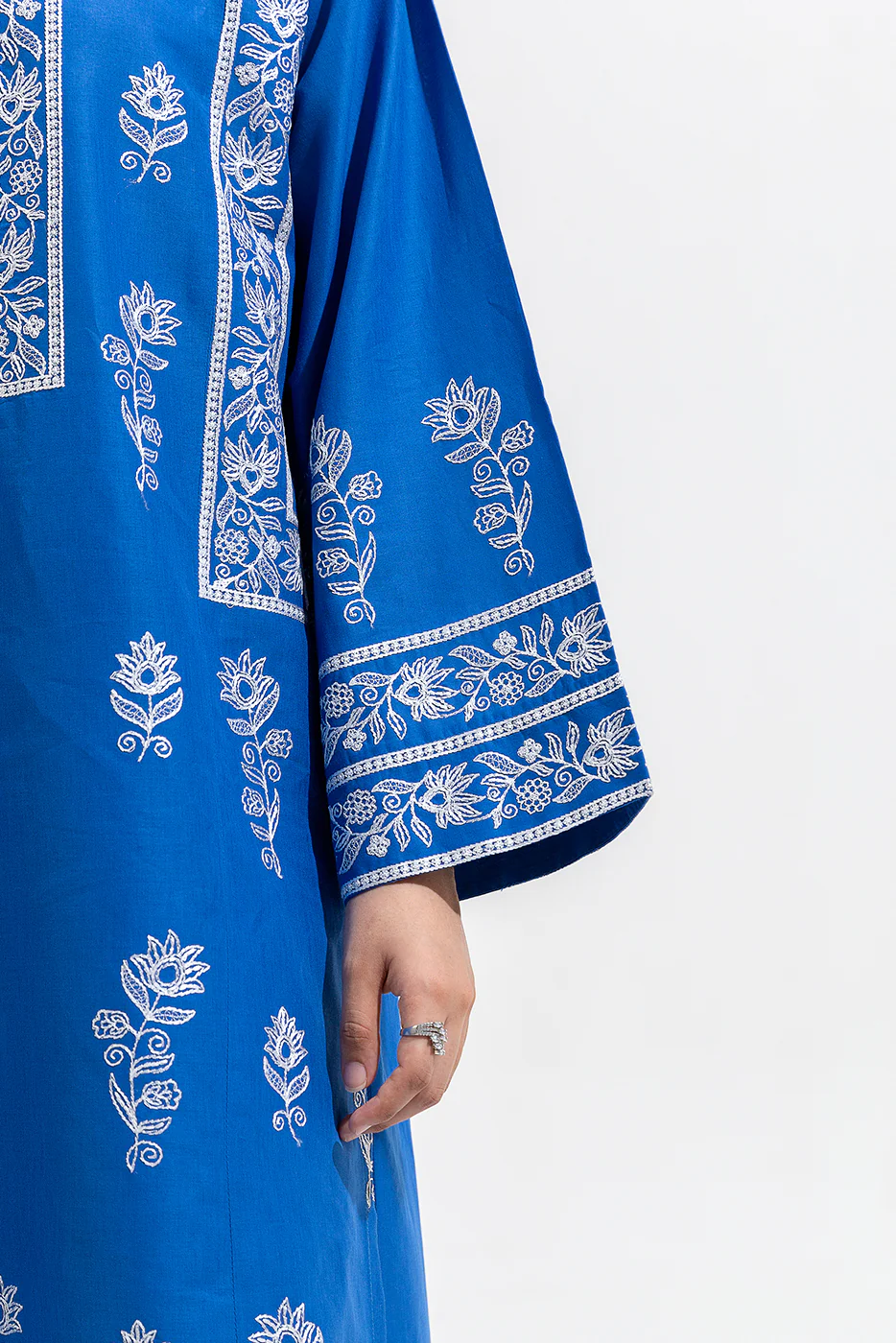 2 PIECE EMBROIDERED LAWN SUIT (PRET) - Image 5