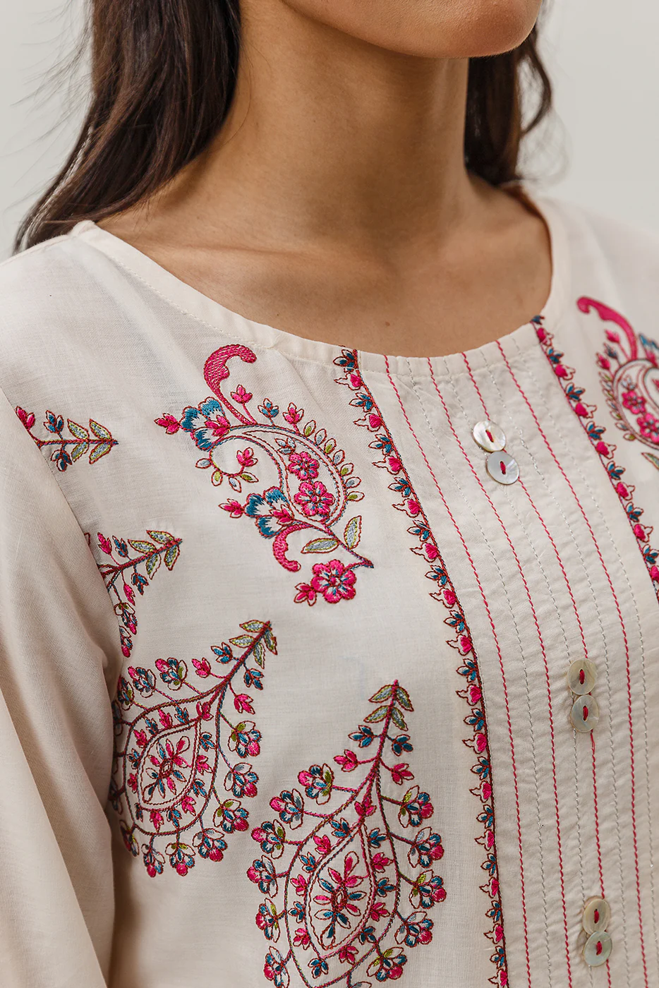 EMBROIDERED LAWN SHIRT (PRET) - Image 4