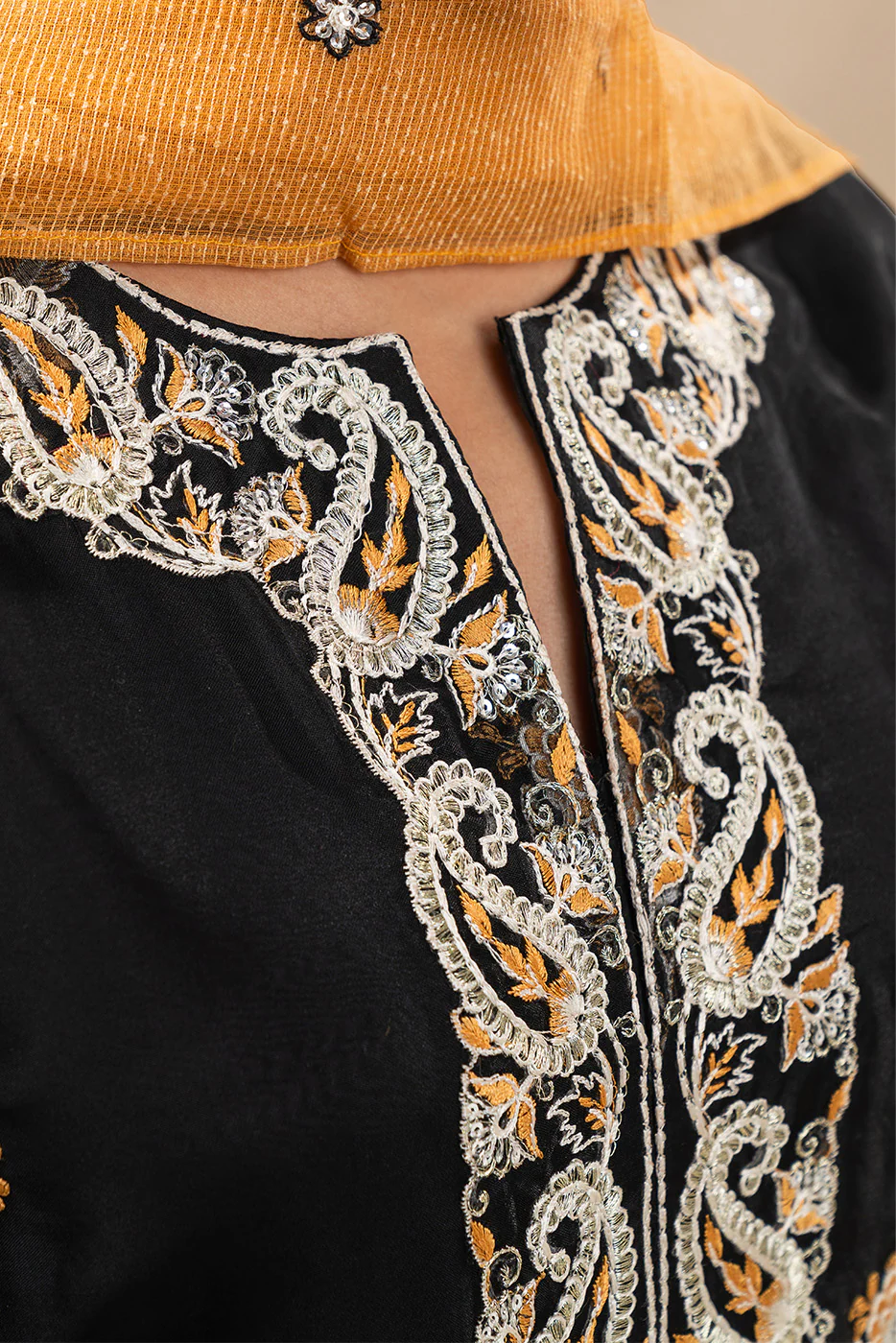 3 PIECE EMBROIDERED ORGANZA SUIT (LUXURY-PRET) - Image 8