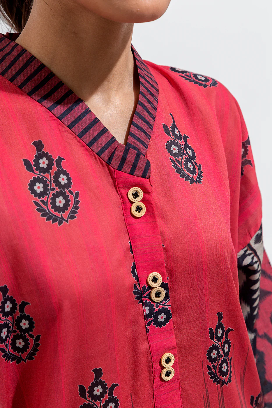 3 PIECE PRINTED LAWN SUIT (PRET) - Image 5