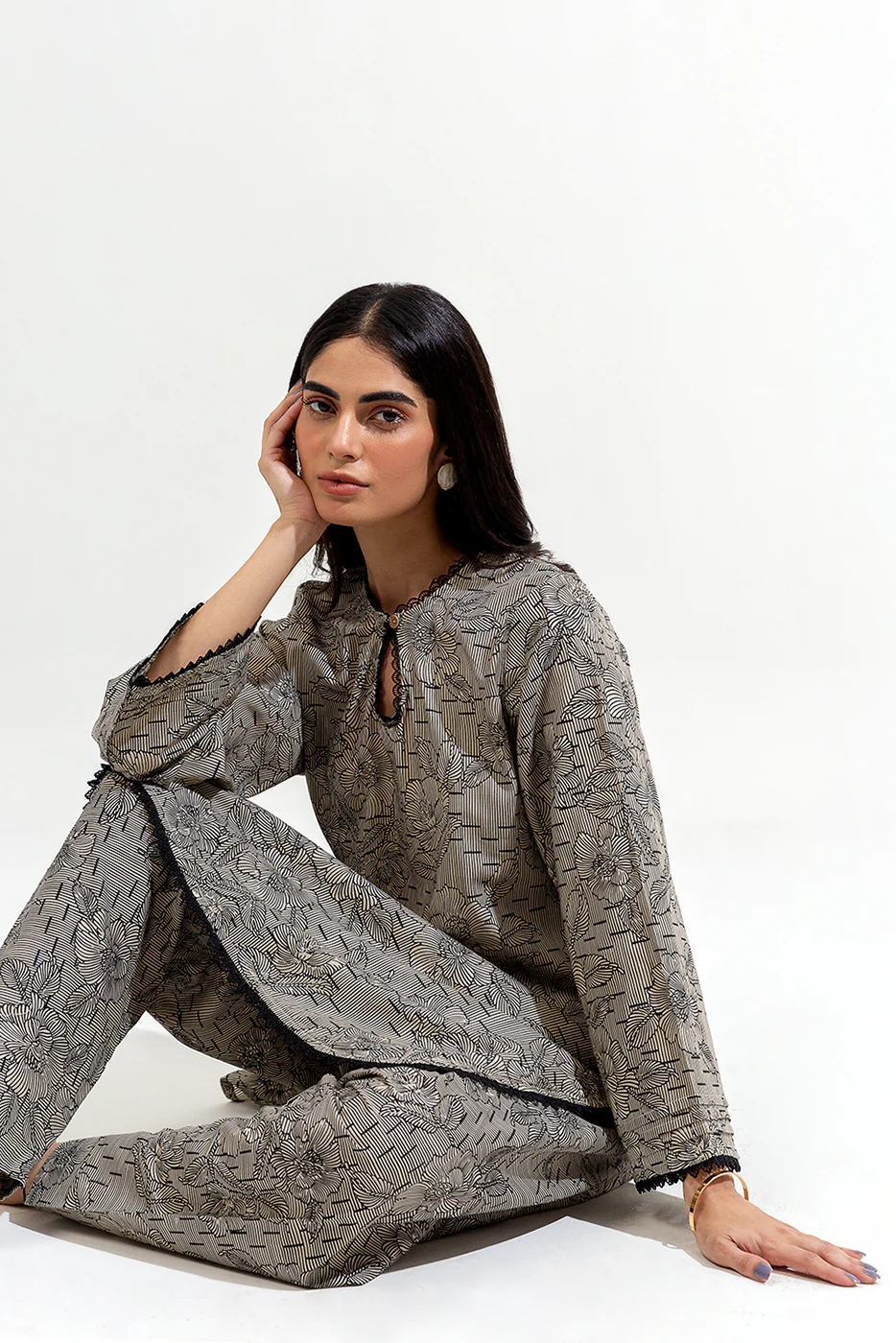 2 PIECE PRINTED LAWN SUIT (PRET) - Image 4