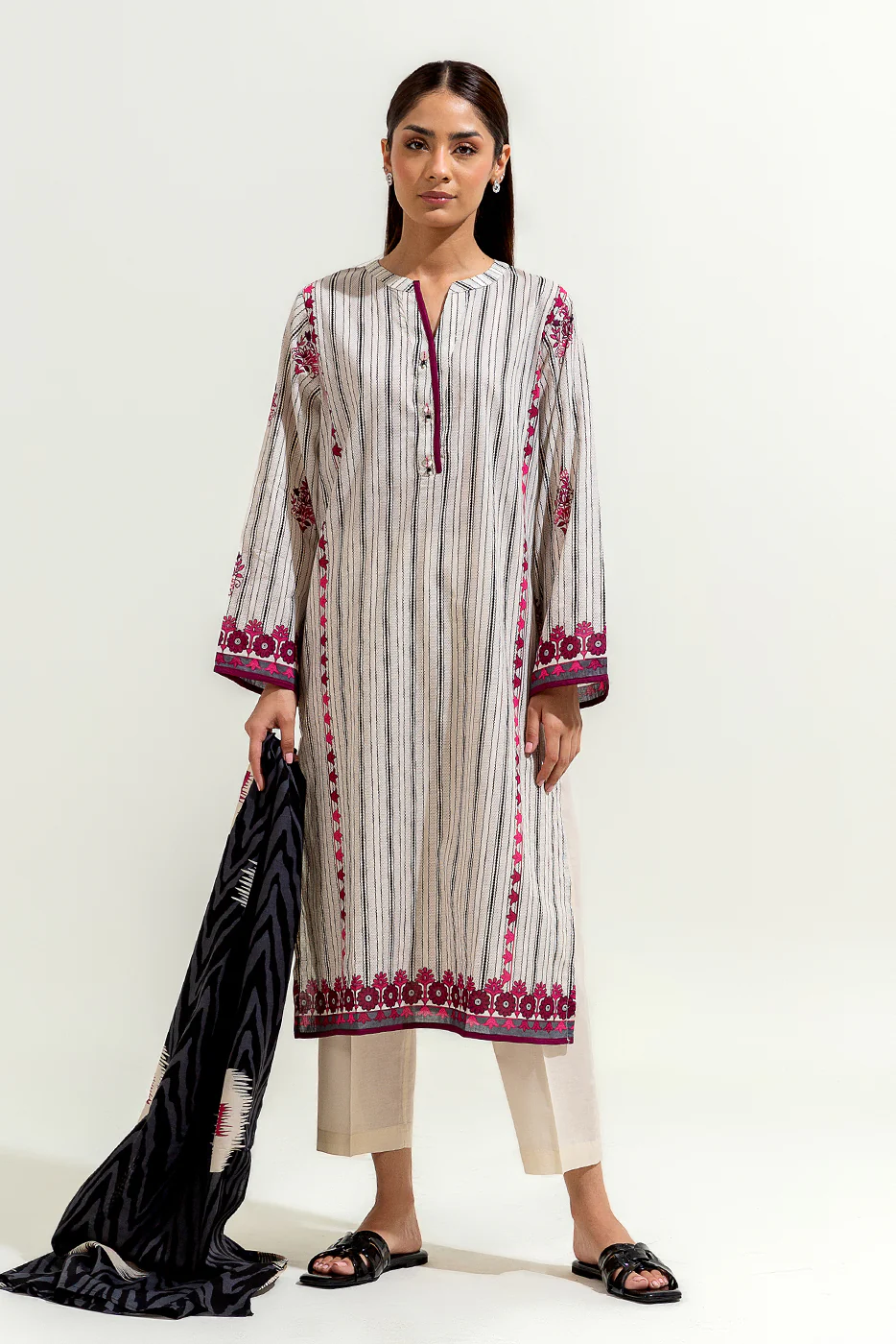3 PIECE PRINTED LAWN SUIT (PRET) - Image 3