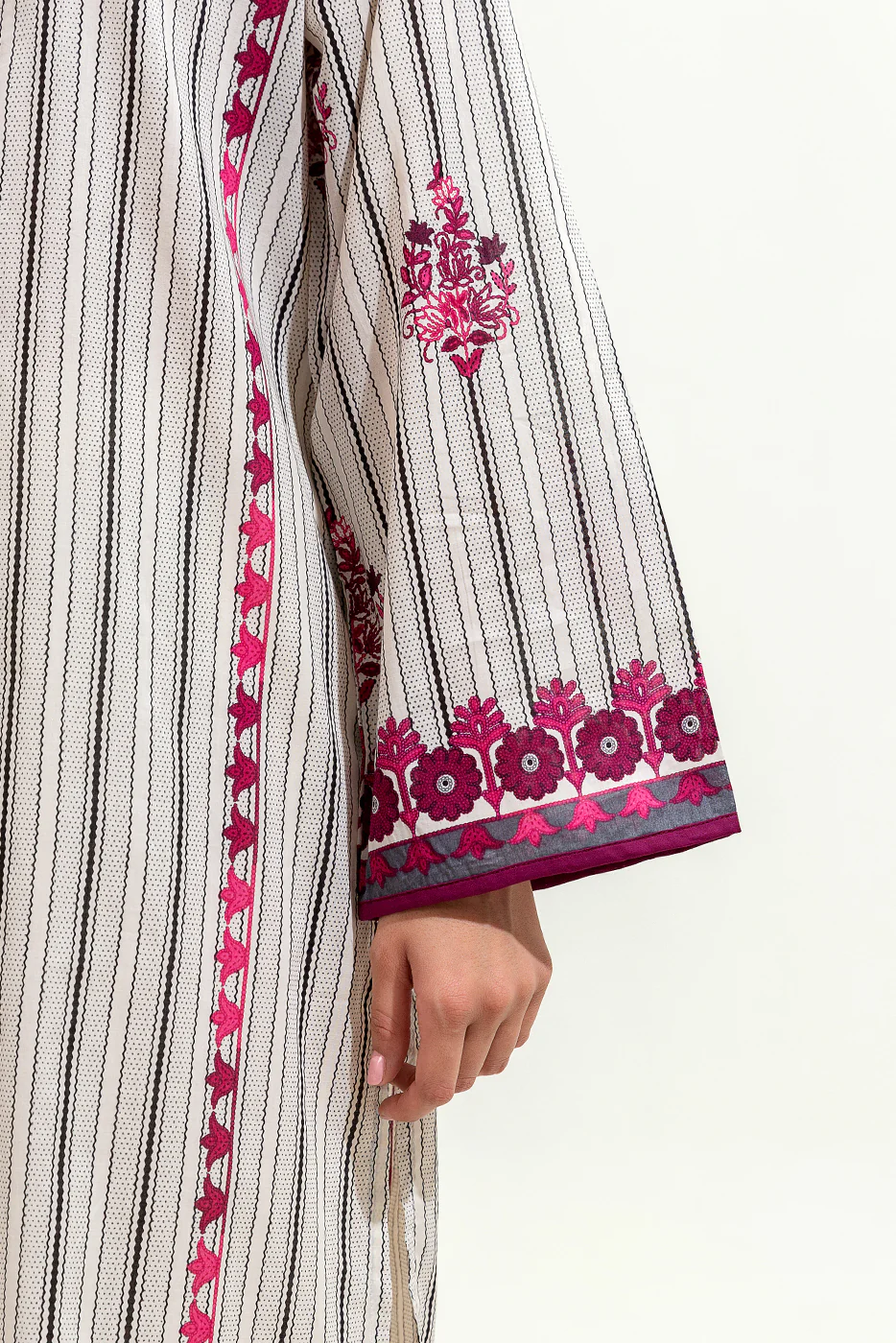 3 PIECE PRINTED LAWN SUIT (PRET) - Image 6