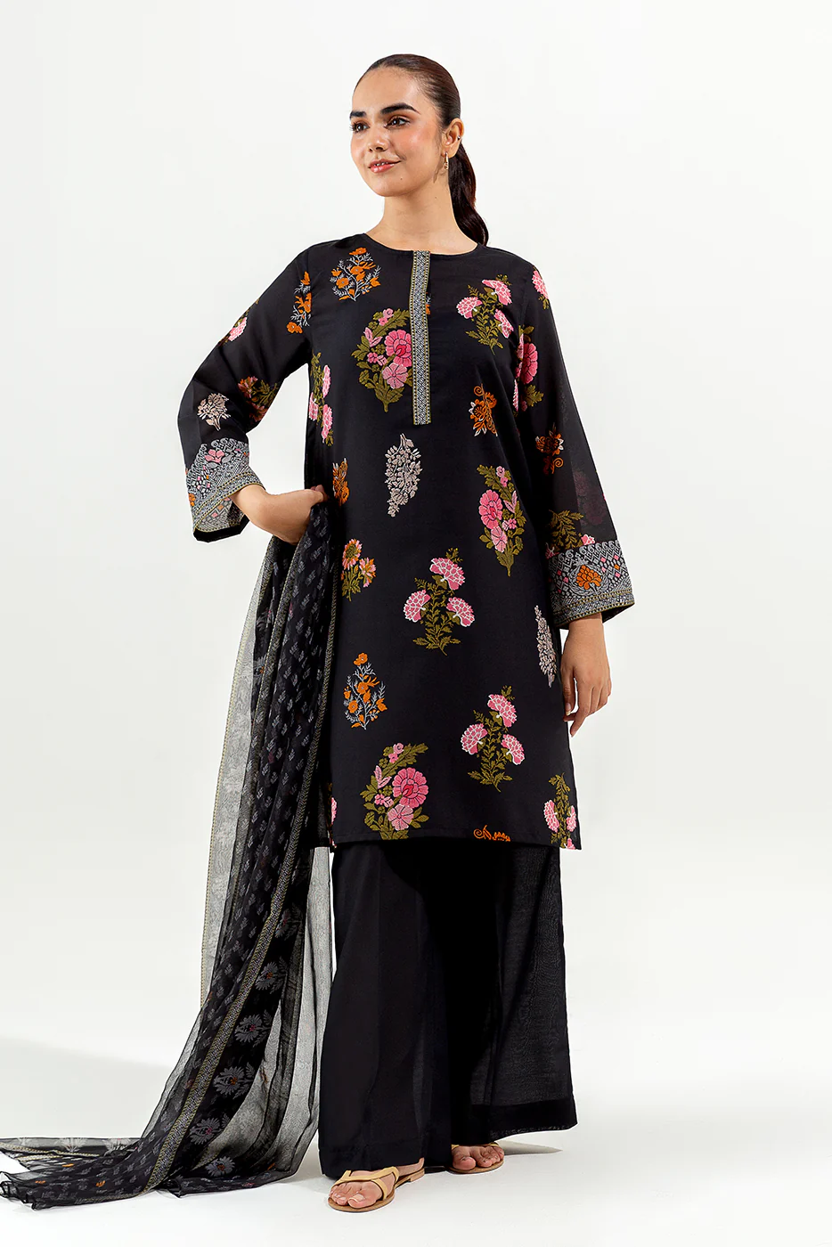 3 PIECE PRINTED LAWN SUIT (PRET) - Image 5