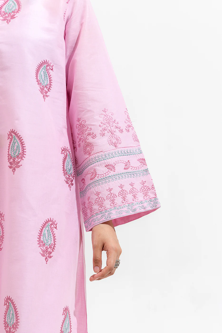 2 PIECE EMBROIDERED LAWN SUIT (PRET) - Image 5