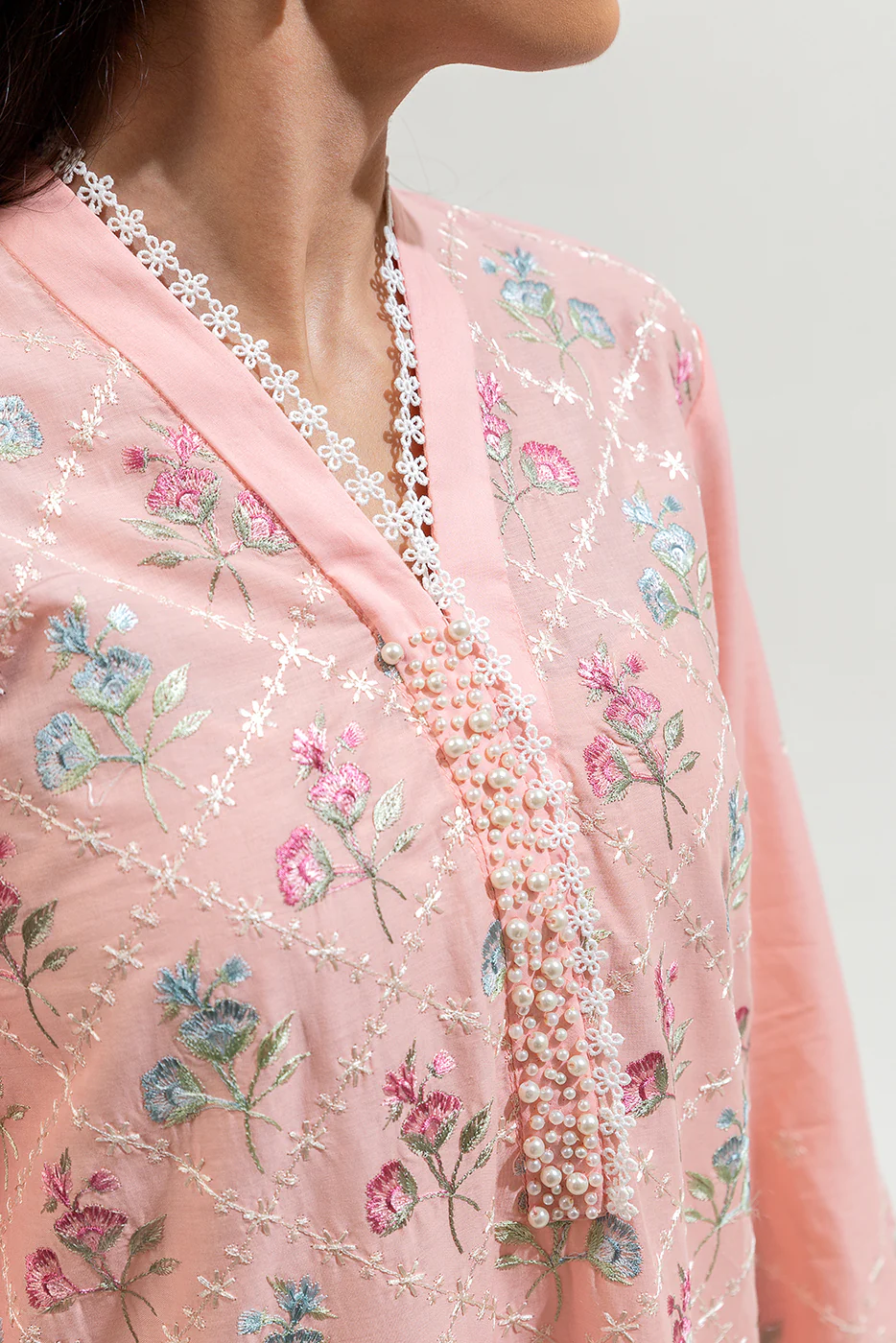 2 PIECE EMBROIDERED LAWN SUIT (PRET) - Image 4