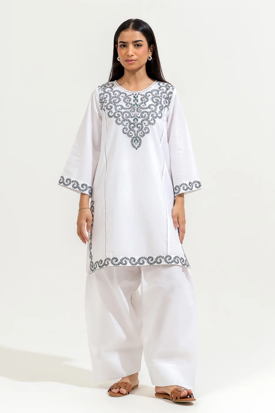 2 PIECE EMBROIDERED LAWN SUIT (PRET) - Image 2