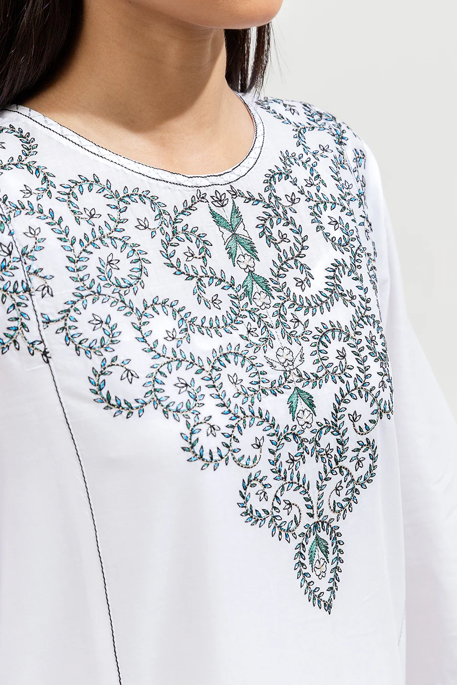 2 PIECE EMBROIDERED LAWN SUIT (PRET) - Image 4