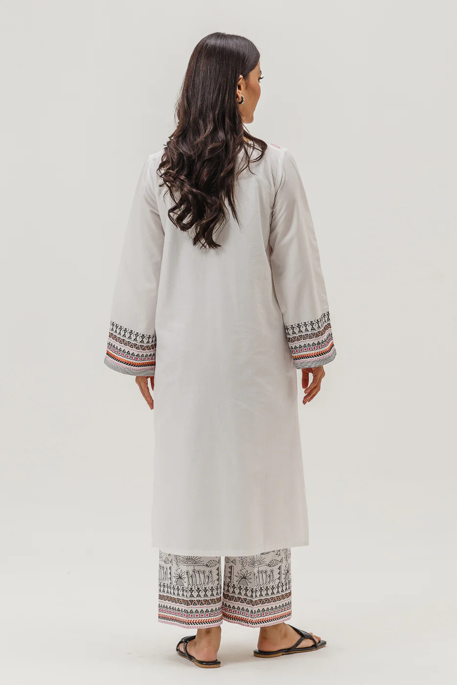 2 PIECE EMBROIDERED LAWN SUIT (PRET) - Image 4