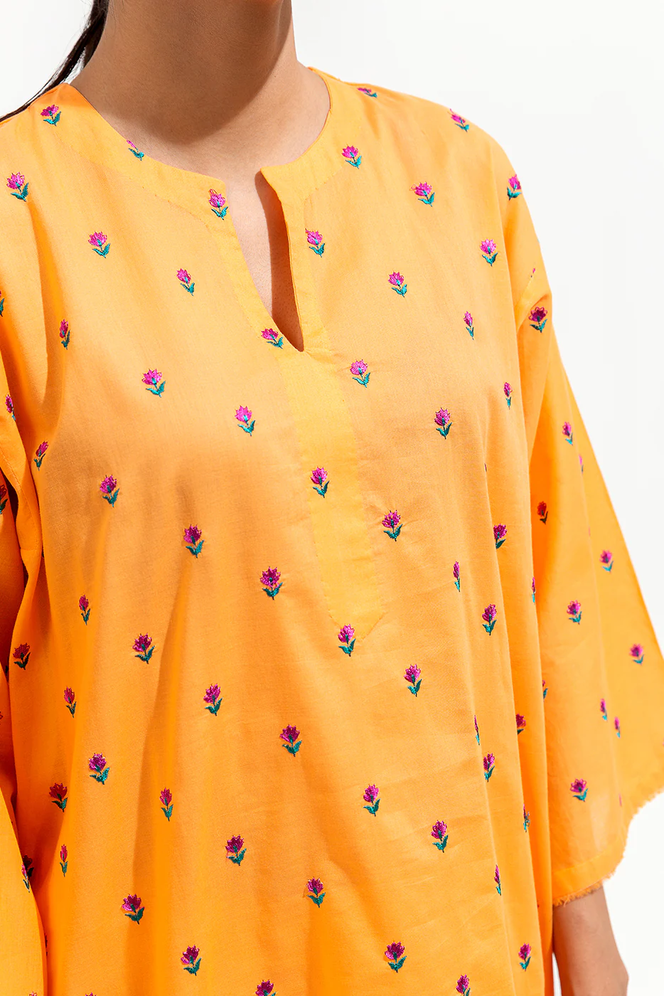 2 PIECE EMBROIDERED LAWN SUIT (PRET) - Image 4