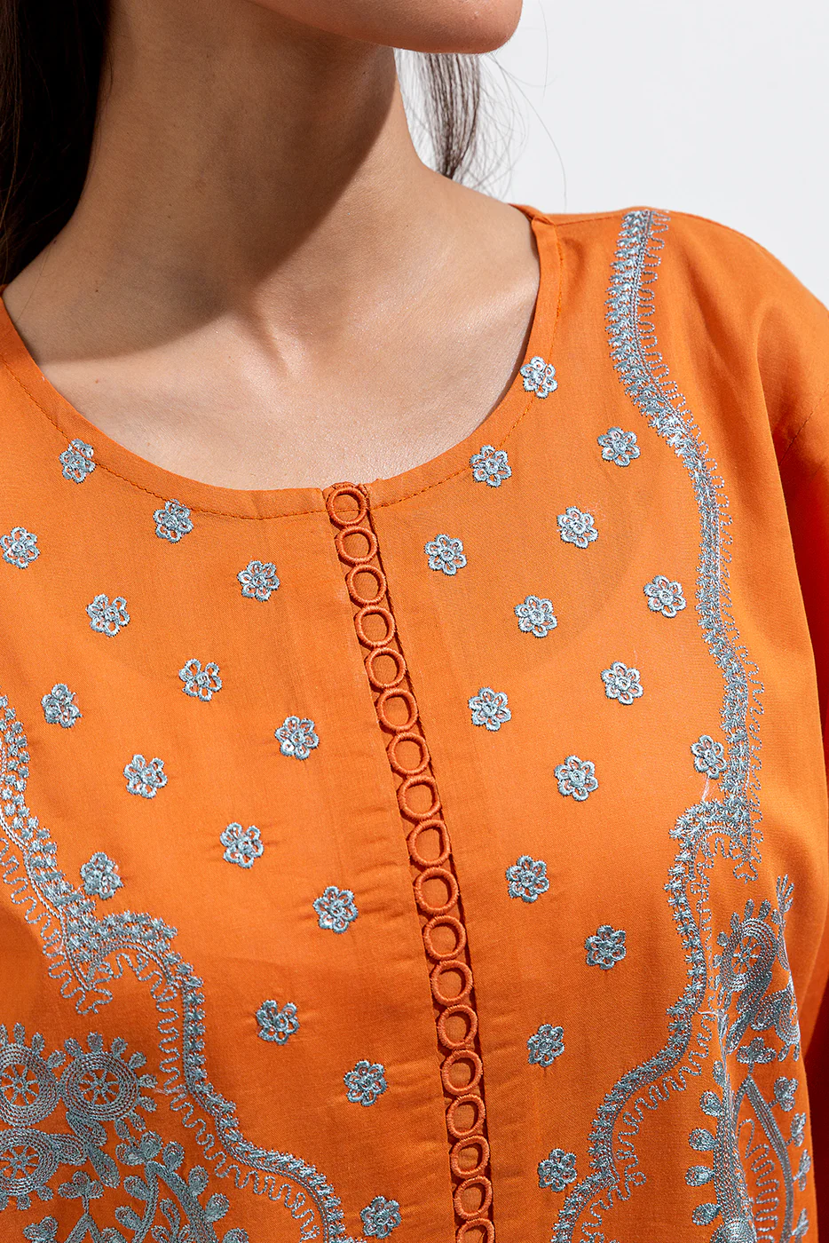 2 PIECE EMBROIDERED LAWN SUIT (PRET) - Image 4