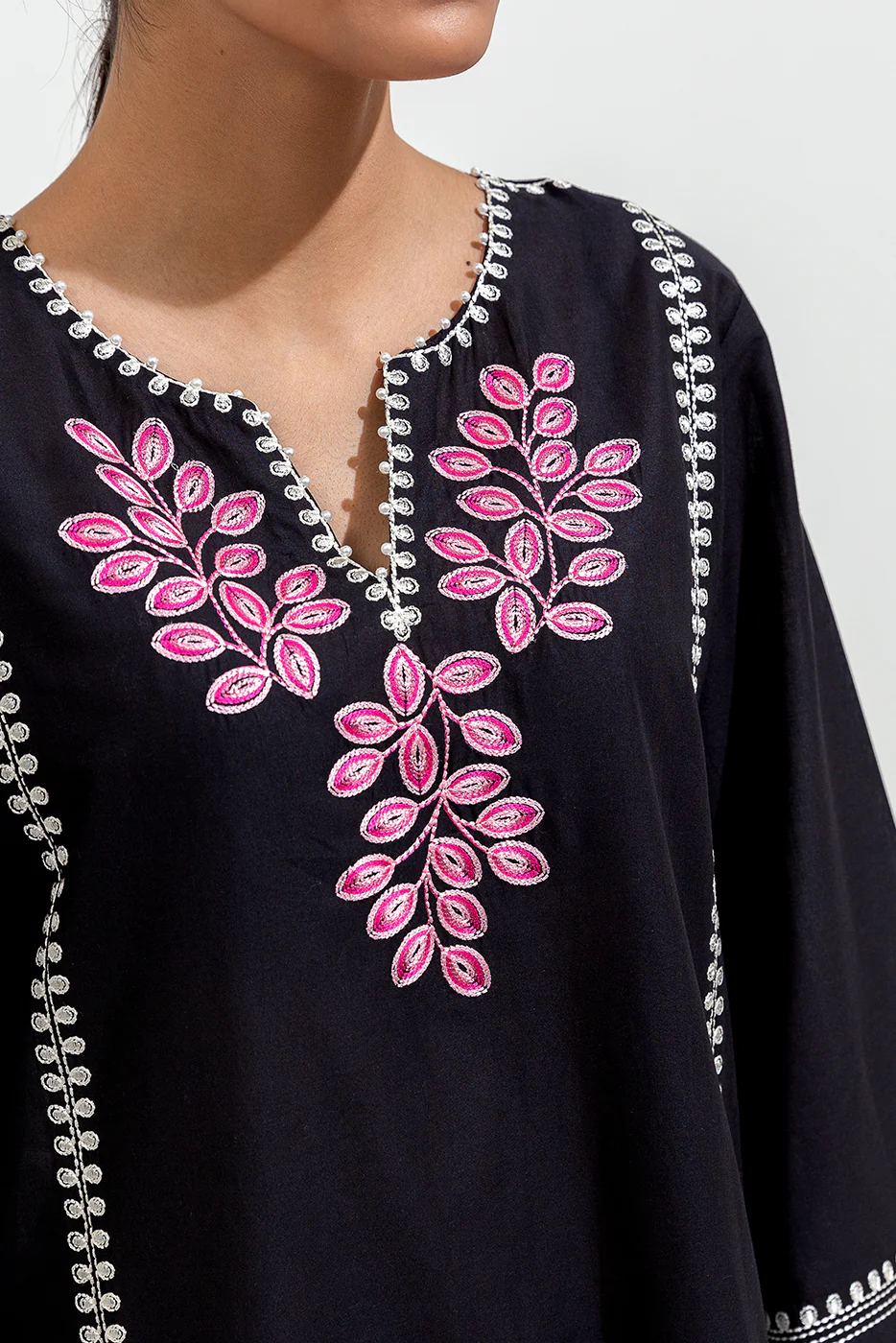 2 PIECE EMBROIDERED LAWN SUIT (PRET) - Image 4