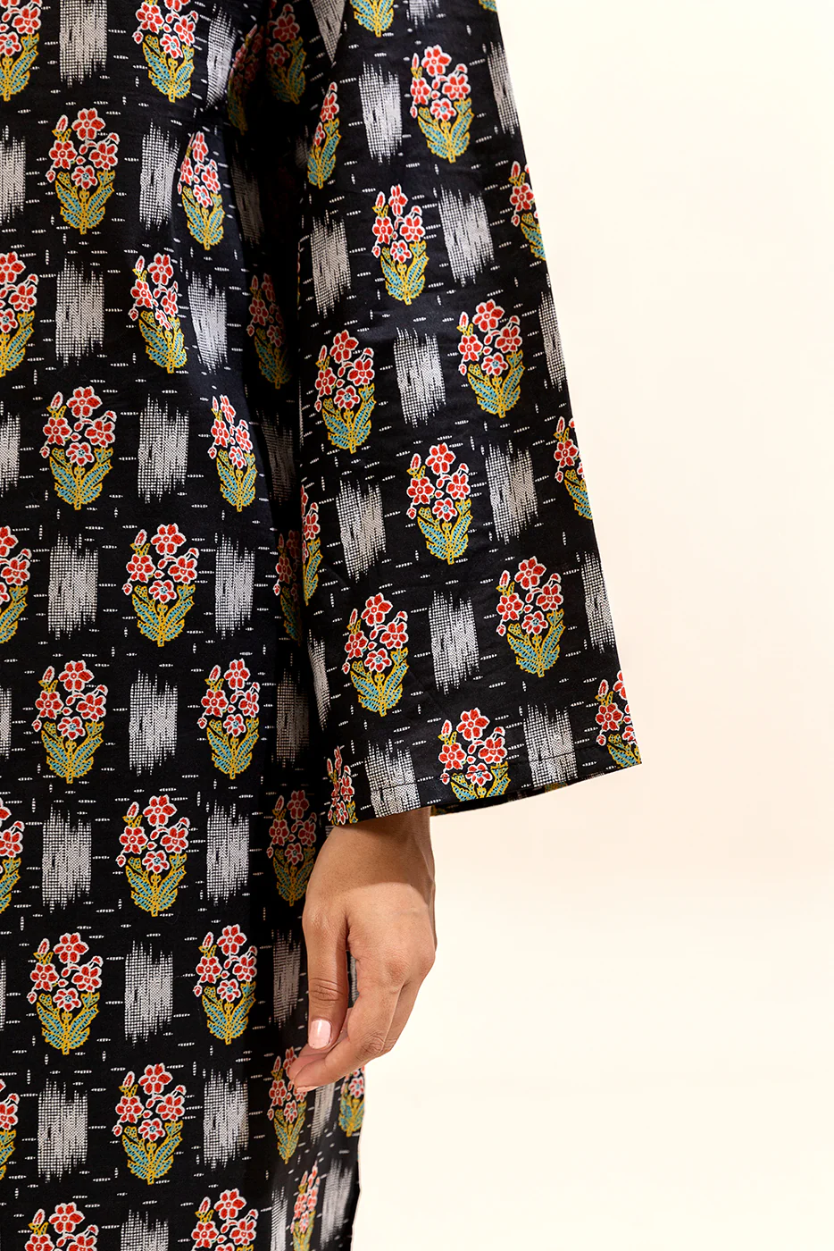 2 PIECE PRINTED LAWN SUIT-OBSIDIAN VERVE (UNSTITCHED) - Image 3