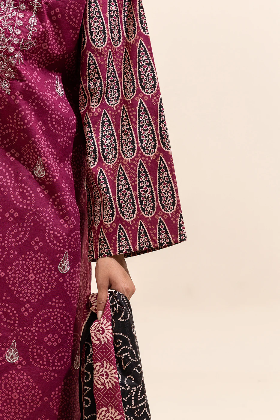 3 PIECE EMBROIDERED LAWN SUIT-MULBERRY TRIBE (UNSTITCHED) - Image 4