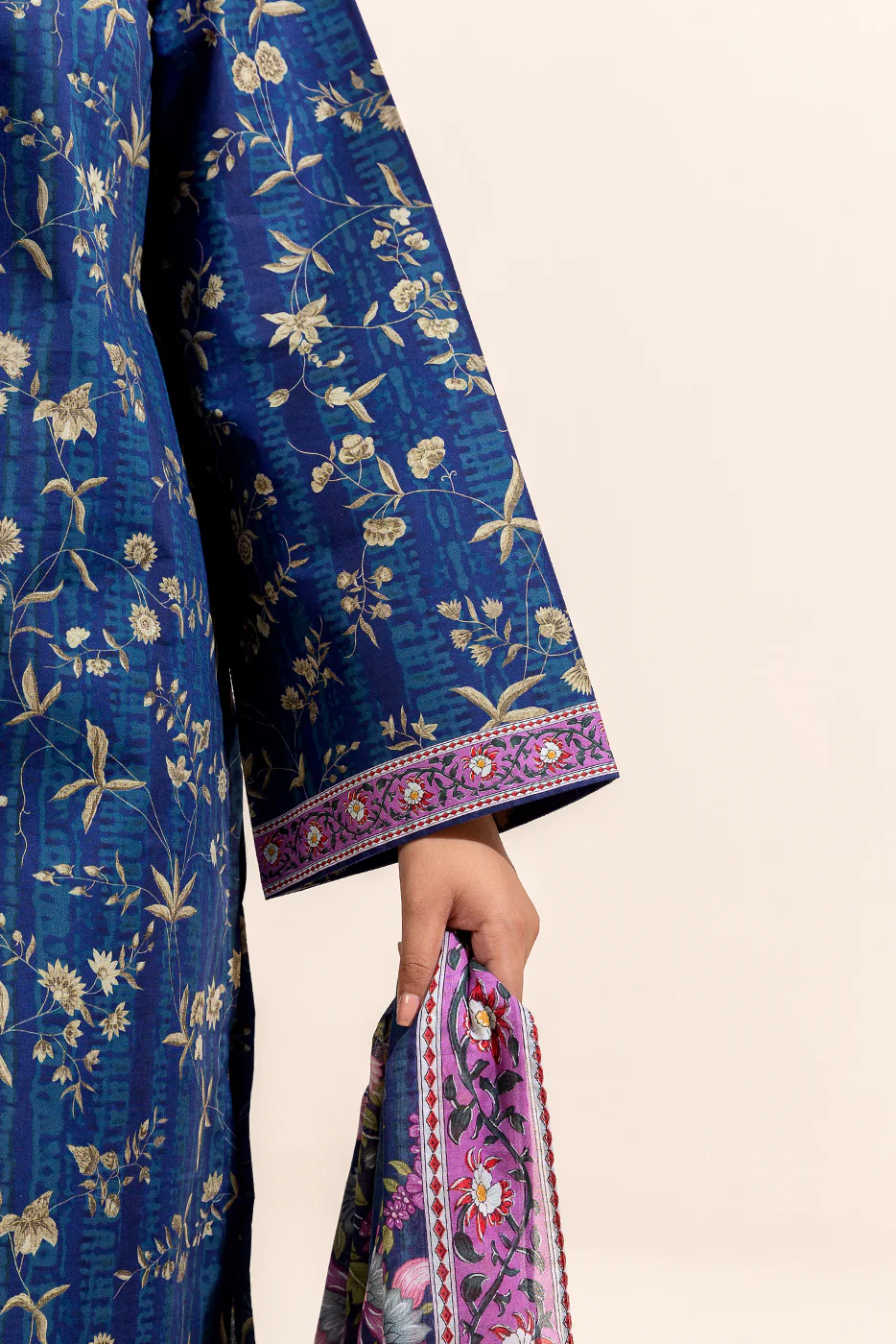 3 PIECE PRINTED LAWN SUIT-AZURE GLOW (UNSTITCHED) - Image 6