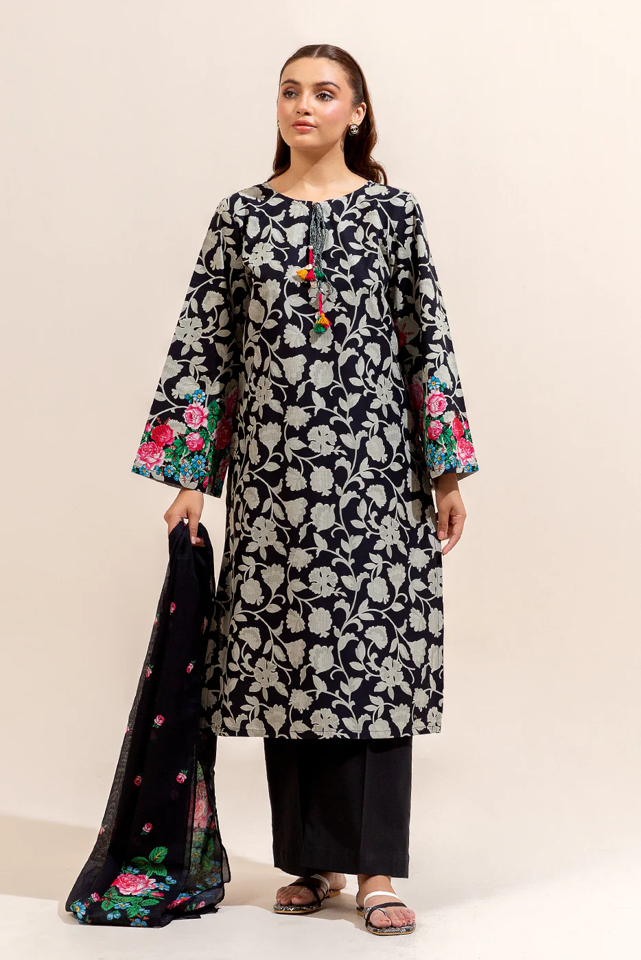 3 PIECE PRINTED LAWN SUIT-RAVEN BLOOM (UNSTITCHED) - Image 3