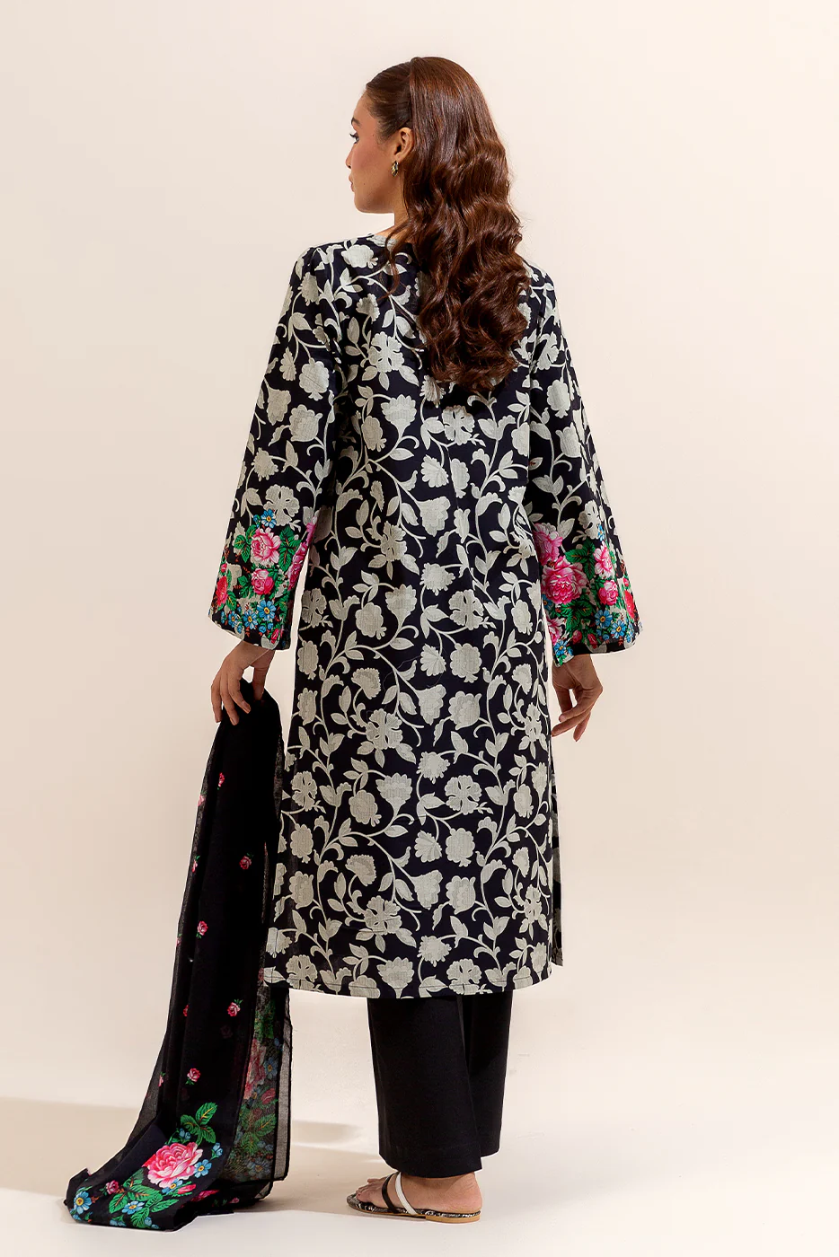 3 PIECE PRINTED LAWN SUIT-RAVEN BLOOM (UNSTITCHED) - Image 4