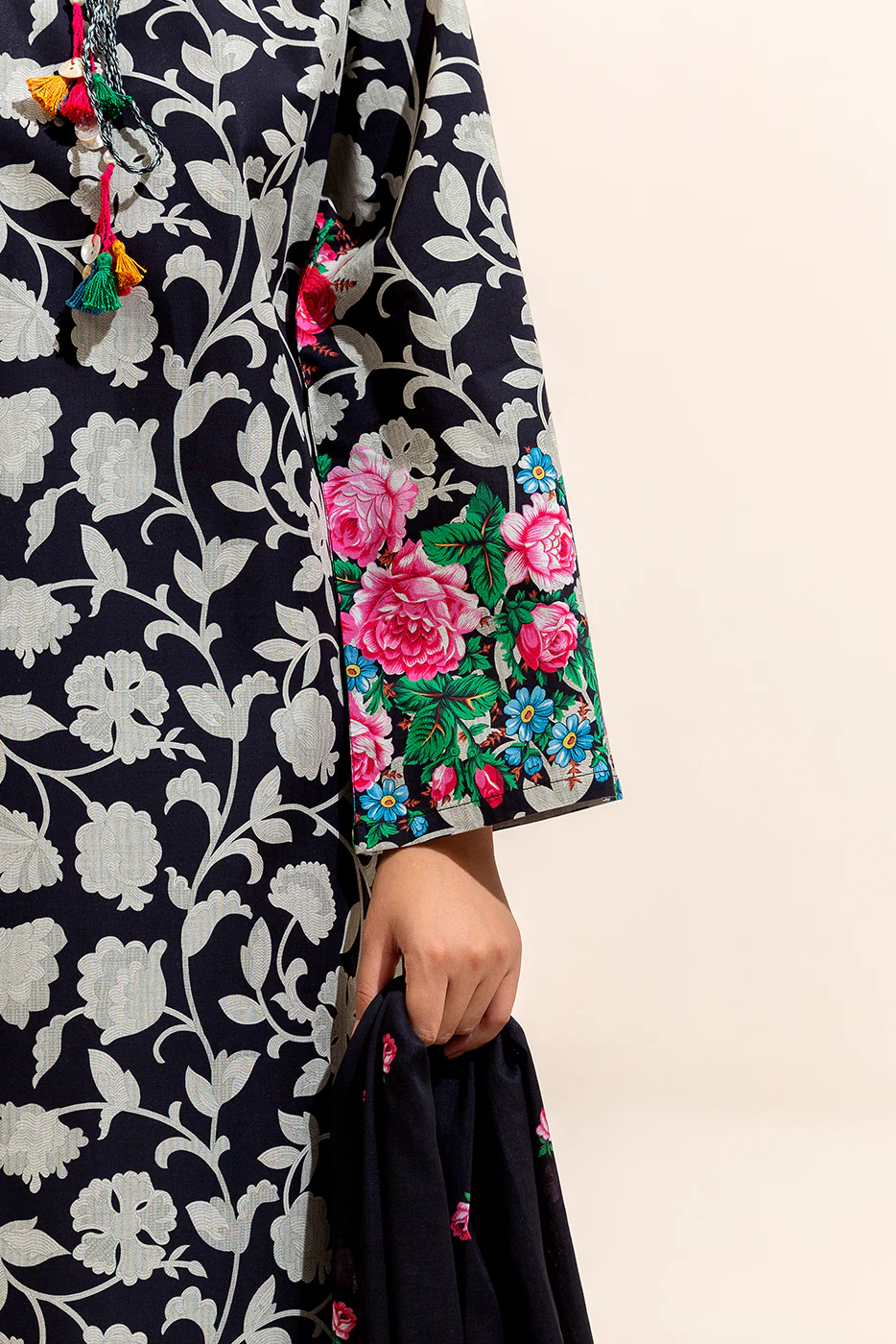 3 PIECE PRINTED LAWN SUIT-RAVEN BLOOM (UNSTITCHED) - Image 6