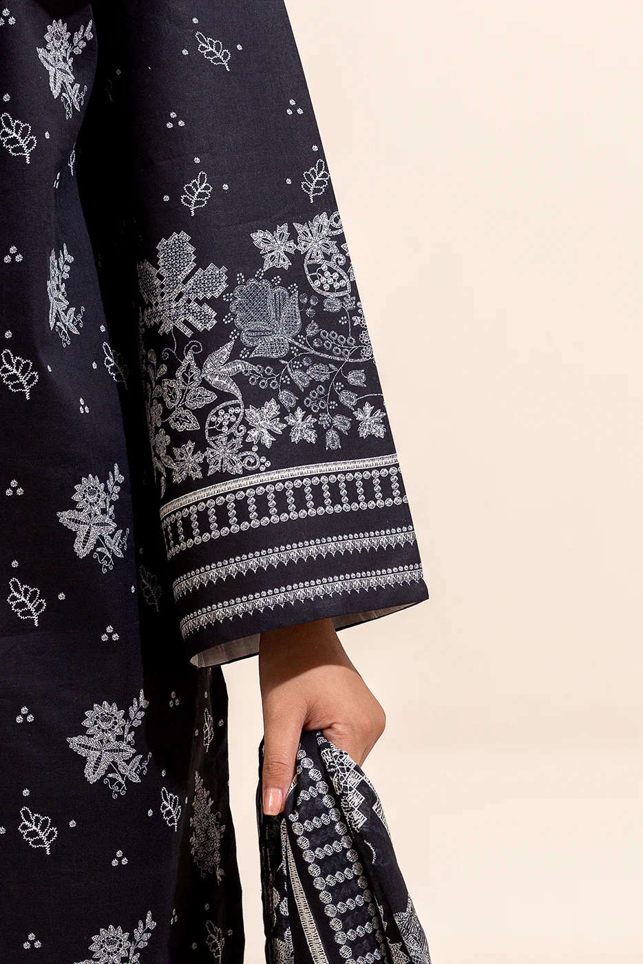3 PIECE PRINTED LAWN SUIT-BLACK ORCHID (UNSTITCHED) - Image 6