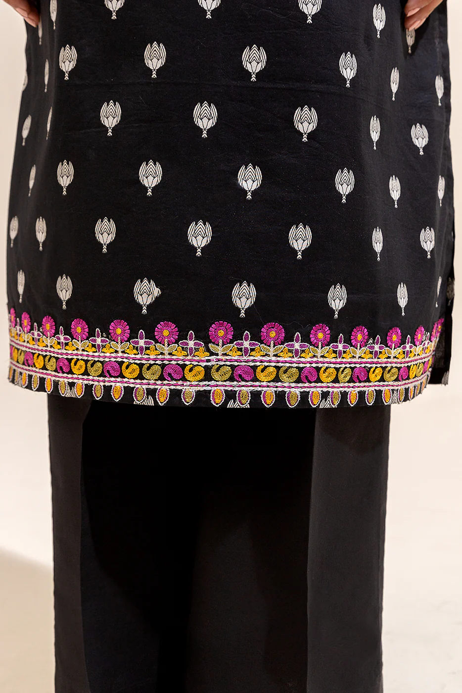 3 PIECE EMBROIDERED LAWN SUIT-JADE SPLASH (UNSTITCHED) - Image 4
