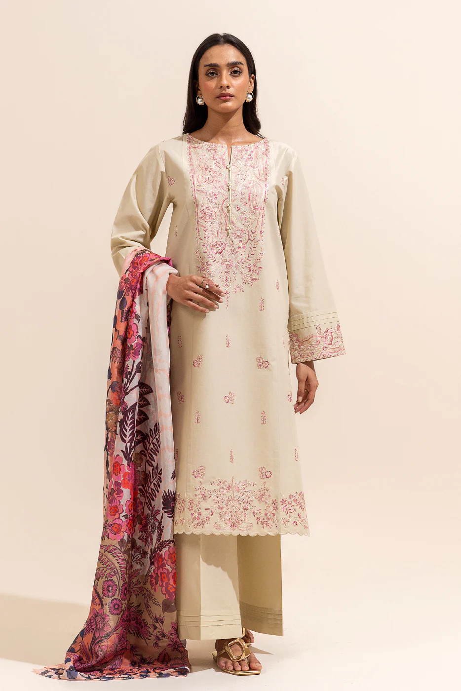 3 PIECE EMBROIDERED LAWN SUIT-RUSTIC CREPE (UNSTITCHED) - Image 4