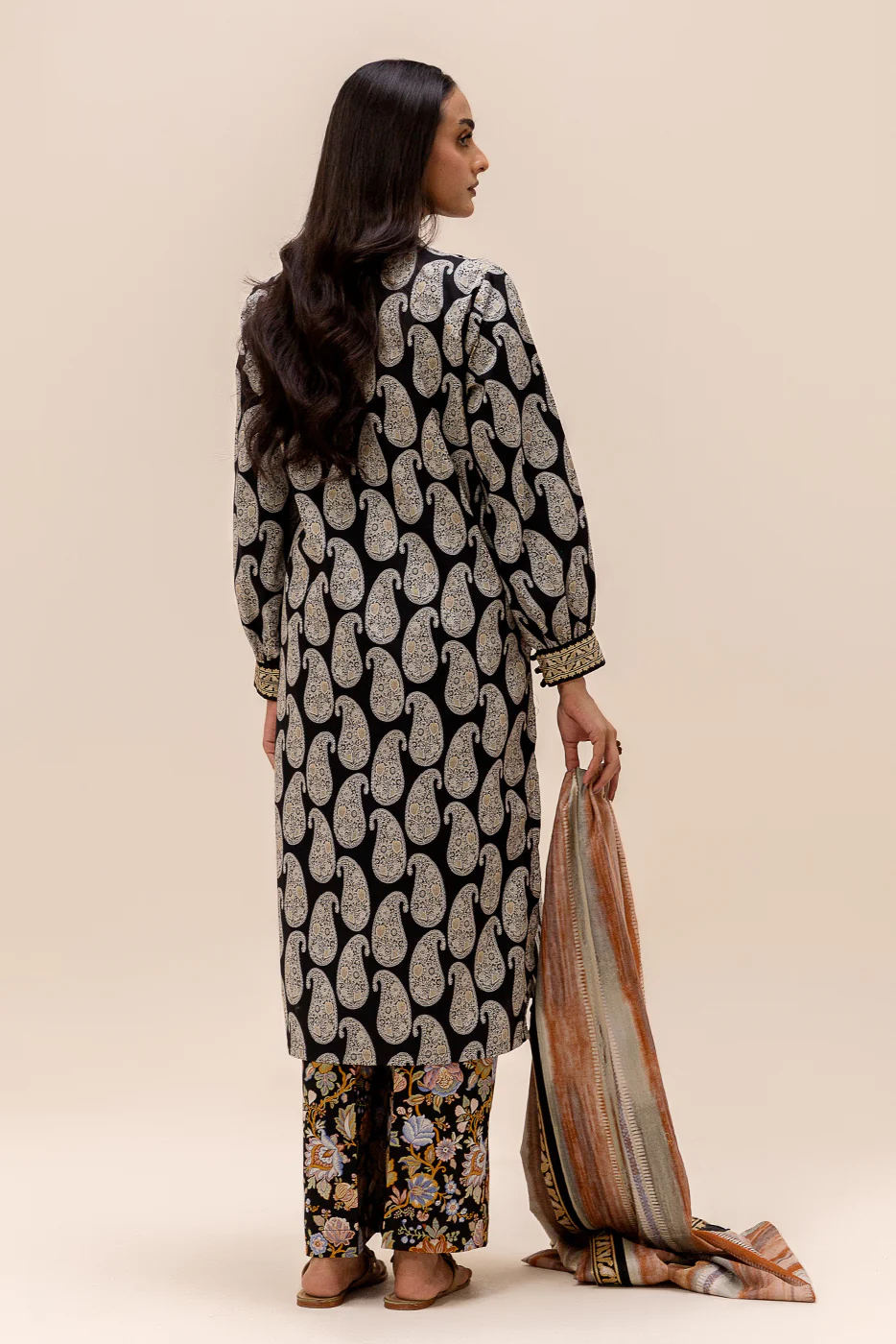 3 PIECE PRINTED LAWN SUIT-ONYX TRIBE (UNSTITCHED) - Image 4